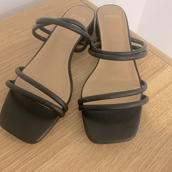 FABLE HEELS 🖤 - Picture 4 of 10